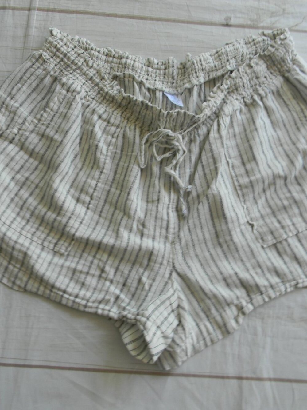 TIME AND TRU WHITE/GRAY STRIPED LINEN BLEND PULL-ON TIE WAIST SHORTS SZ XL